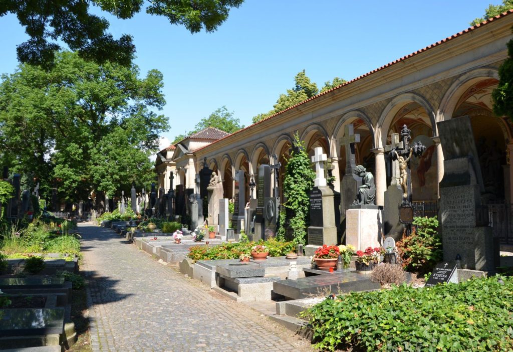 Vyšehradský hřbitov v Praze | bopra77/123RF.com