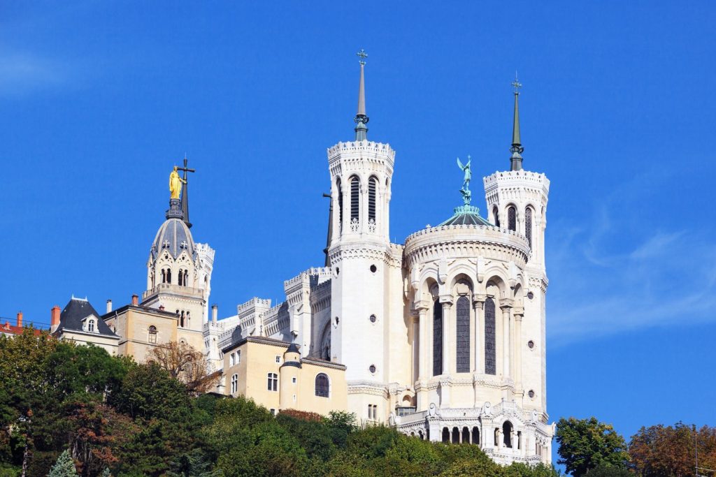 Bazilika Notre-Dame de Fourviere v Lyonu | vwalakte/123RF.com