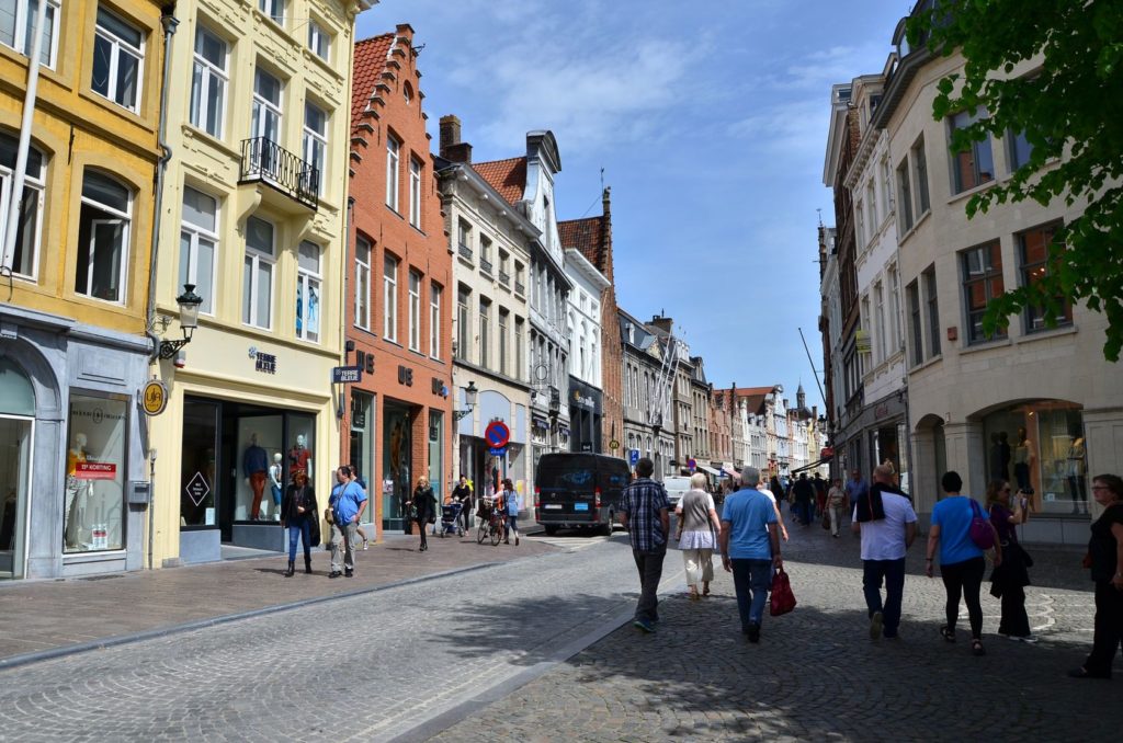 Obchodní ulice Steenstraat v Bruggách | siraanamwong/123RF.com