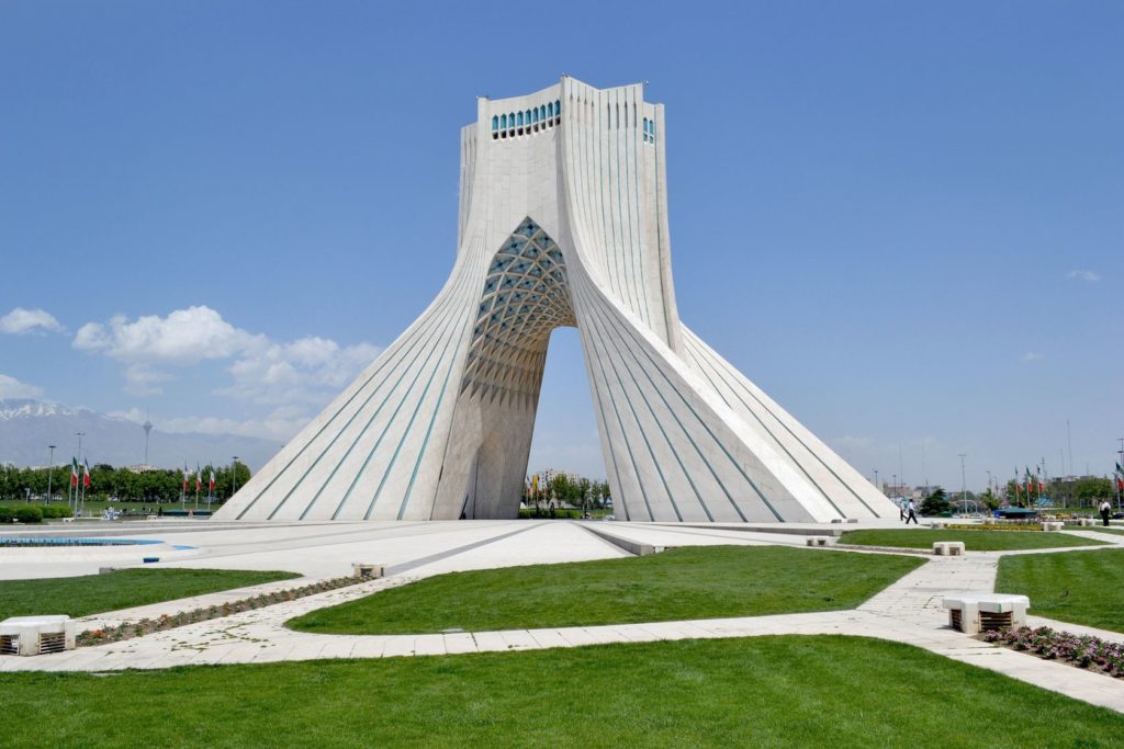 Azadi věž v Teheránu | klaravlasakova/123RF.com