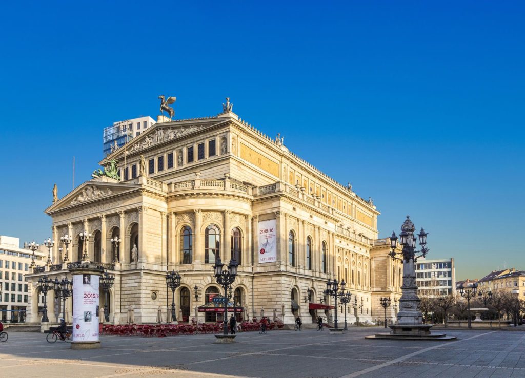 Alte Oper ve Frankfurtu nad Mohanem | meinzahn/123RF.com