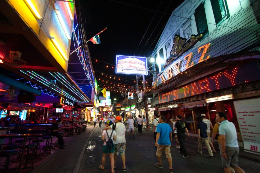 Noc ve Walking Street v Pattayi v Thajsku | pkproect/123RF.com