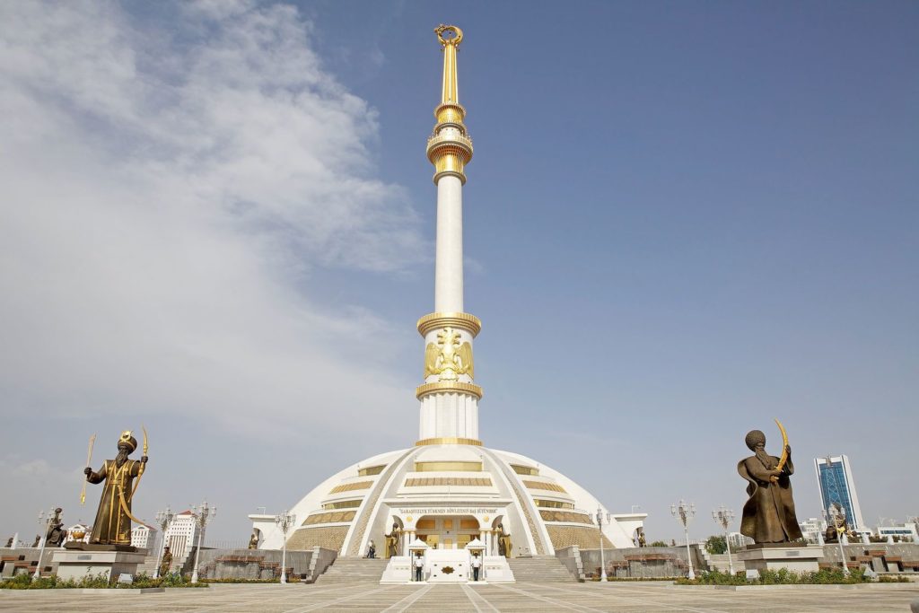 Památník nezávislosti v Ašchabadu | ajlber/123RF.com