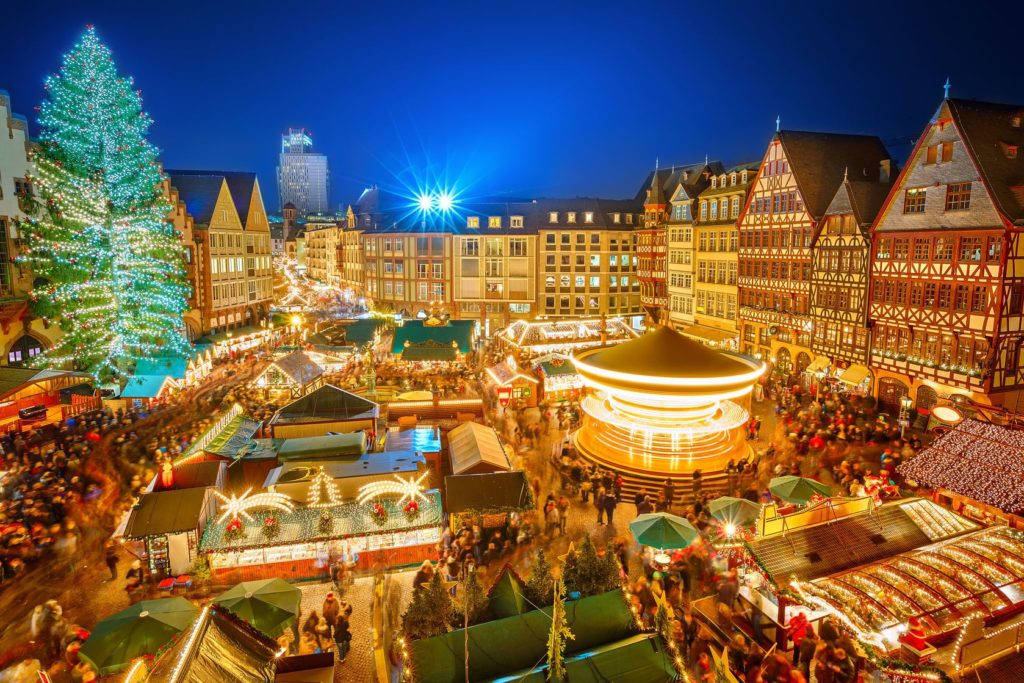 Tradiční vánoční trhy ve Frankfurtu nad Mohanem | sborisov/123RF.com