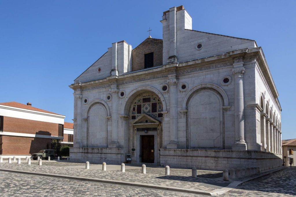Kostel Tempio Malatestiano v Rimini | steveallenuk/123RF.com