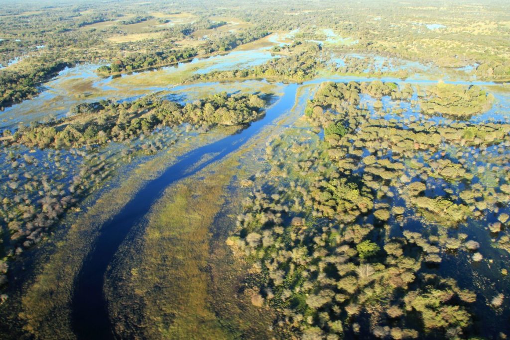 Letecký pohled na deltu řeky Okawango v Botswaně | andamanse/123RF.com
