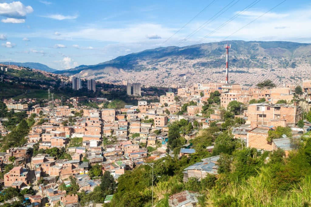 Letecký pohled na Medellín v Kolumbii | mathess/123RF.com