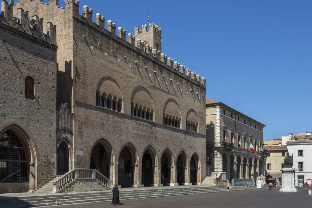 Palazzo dell'Arengo v Rimini | steveallenuk/123RF.com