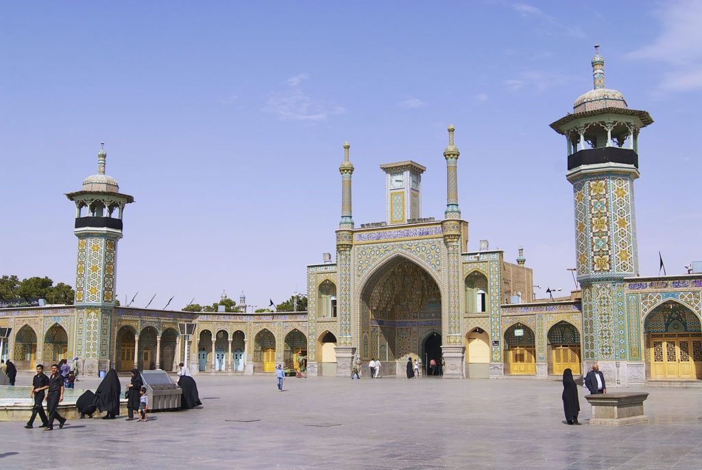 Svatyně Hazrat-e Masumeh ve městě Qom v Íránu | dchulov/123RF.com