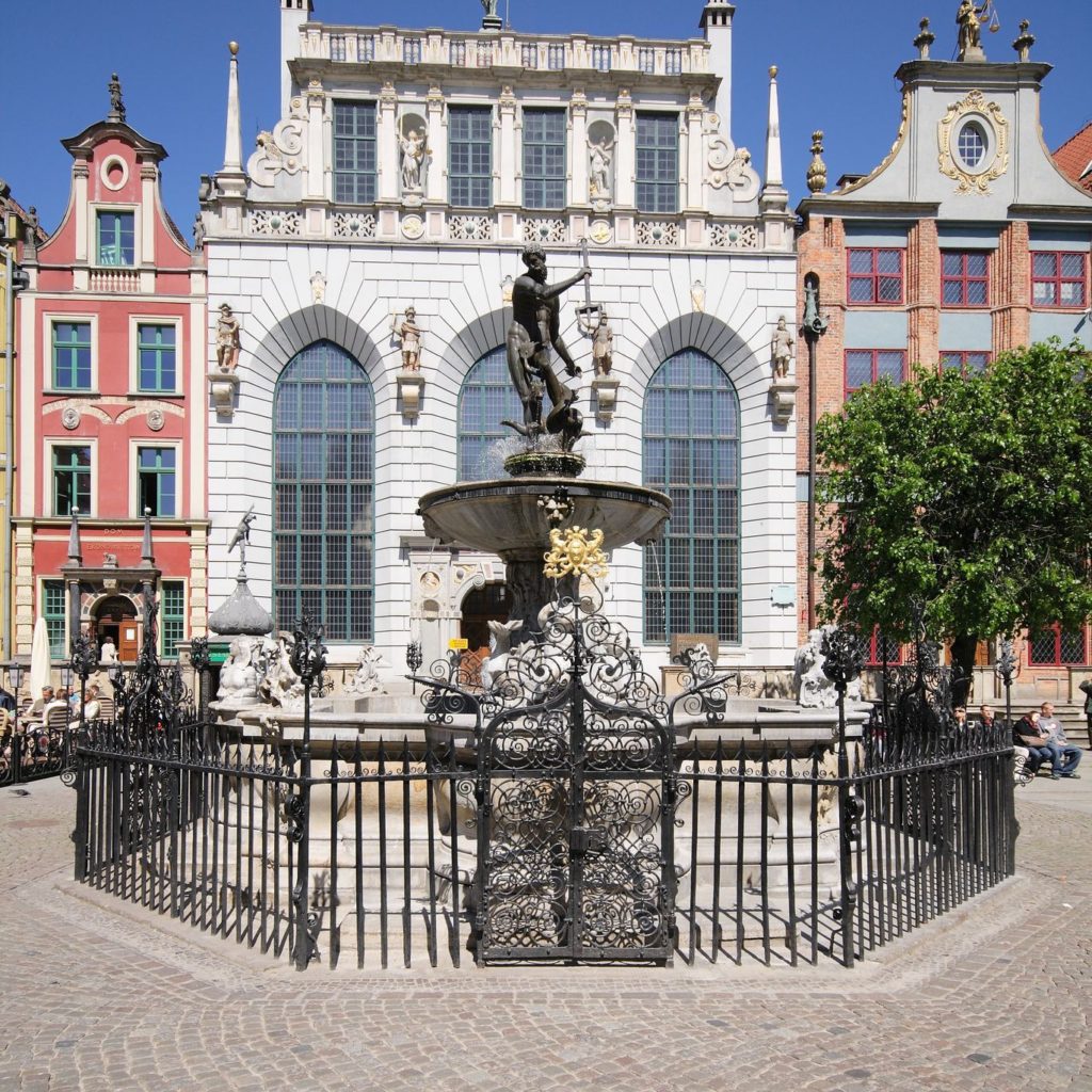 Neptunova fontána a Dvůr krále Artuše v Gdaňsku | zbychc/123RF.com