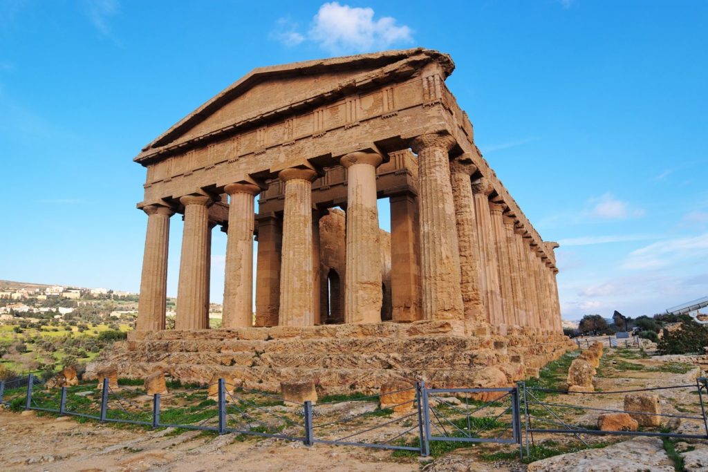 Chrám Concordia v Údolí chrámů poblíž města Agrigento | slavapolo/123RF.com